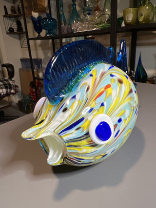 Art glass fish multicolor w/blue fins|52749