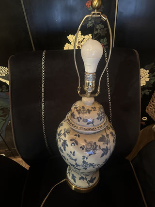 Vintage Blue & White Porcelain Table Lamp Ginger Jar Form Hand painted Chinoiserie c. 1960 #47 VV MTS