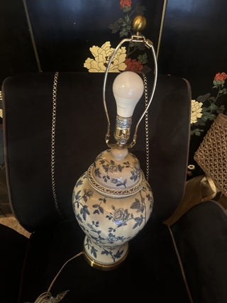 Vintage Blue & White Porcelain Table Lamp Ginger Jar Form Hand painted Chinoiserie c. 1960 #47 VV MTS