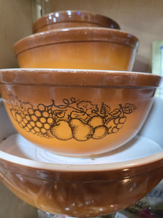 4 Piece Vintage Old Orchard Pyrex Mixing Bowl Set - KC