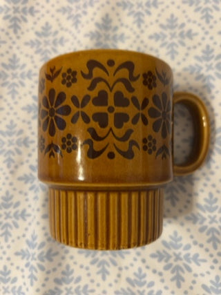ONE vintage 1970s honey-brown and caramel floral stackable ceramic coffee mug