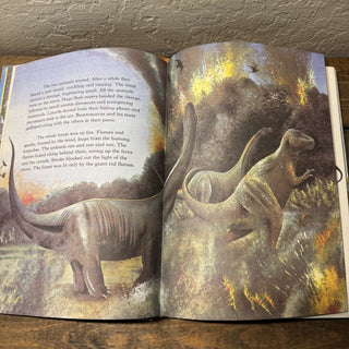 Vtg Dinosaurs of the Land, Sea and Air Book MTS|120066