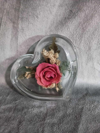 vintage freeze dried rose in Glass heart rsv|102821