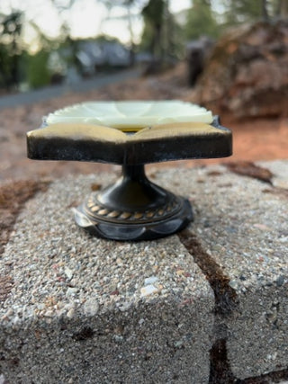 VINTAGE AMEROCK CARRIAGE HOUSE PEDESTAL SOAP DISH