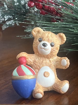 1983 Hallmark Cinnamon Bear #1 w/Top Ornament RSV|127984
