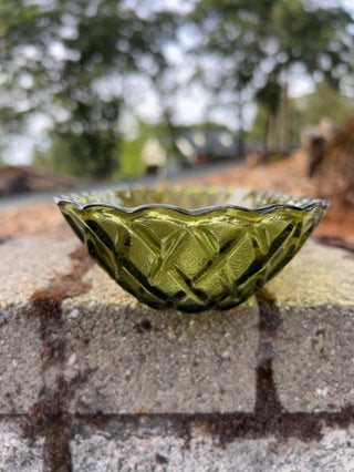 JP vintage Indiana Glass avocado green "Pretzel" pattern oblong serving dish
