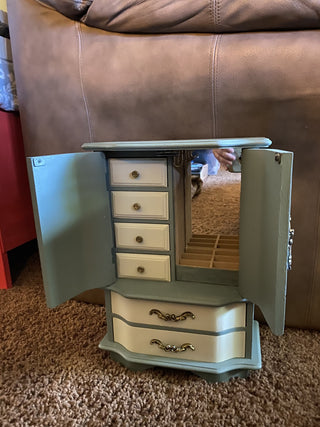Green and white jewelry box