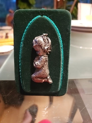 Praying Girl-Green Velvet Pewter Made in Italy