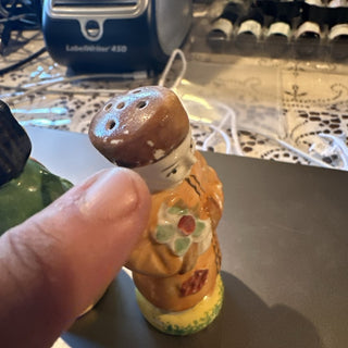 #62 VV Vintage Asian Inspired Figural Salt and Peper Shakers Sold set MTS|59968