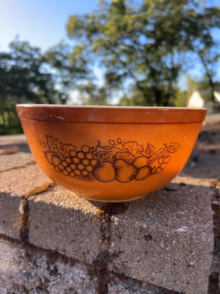 Vintage 403 PYREX "Old Orchard" 2.5qt Brown  mixing bowl