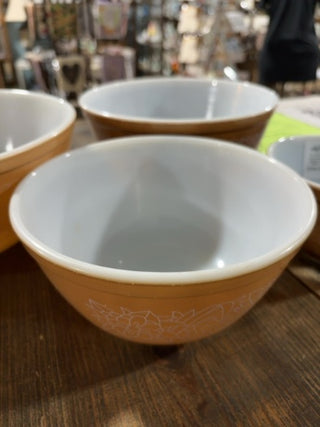 LE - Set of 4 Pyrex bowls (Woodland pattern)