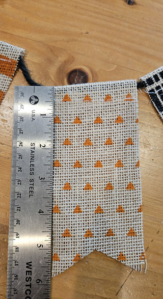 Garland, 4.5 ft long, folds to 9"x6", RSV|104608