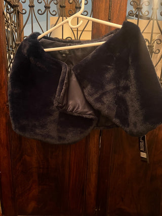 MJ94-Tahari Navy Faux Fur Shawl NWT- MTS|133493