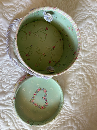 round decorated box with handle RSV