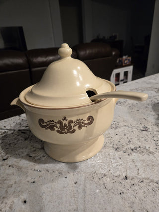 Vtg 1976 Pfaltzgraff Village Soup Tureen w/Lid and Ladle RCD