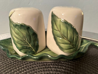 Salt & Pepper Fitz Floyd Manhattan w/tray|135104