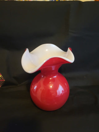 Vietri Hibiscus Ruffled Italian Red & White Glass Vase RCD