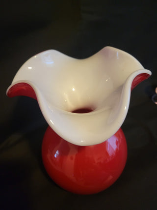 Vietri Hibiscus Ruffled Italian Red & White Glass Vase RCD