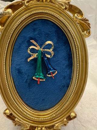 vtg BROOCH GOLD TONE PIN 2.25" ENAMEL CHRISTMAS BLUE GREEN BELLS|140230