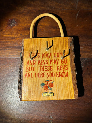 Vtg wood folk art wall key holder Canada NM MTS|111733