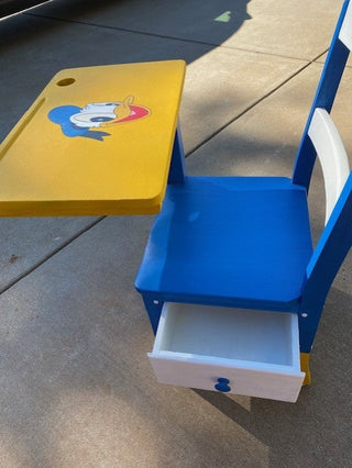 DM: Donald Duck school desk