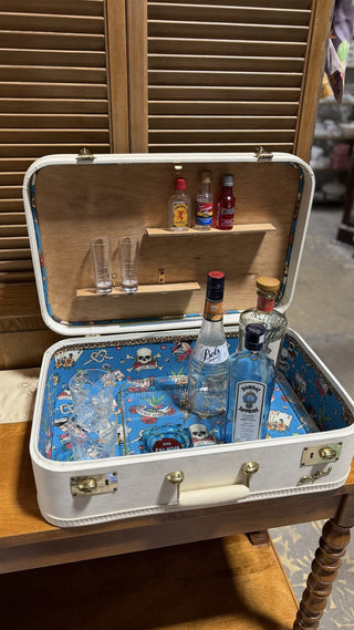 White Starfrost Vintage Suitcase Bar RCD|122884