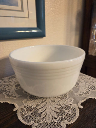 MCM Hamilton Beach White Ribbed Mixing Bowl, RCD|123523