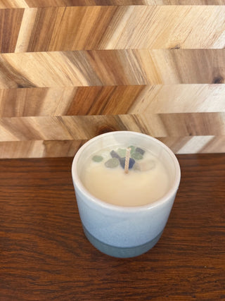 CANDLE VOTIVE BLUE OMBRE CEREMIC W/STONES SCENT WASSAIL|107359