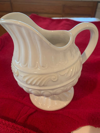 Lg white gravy dish MTS