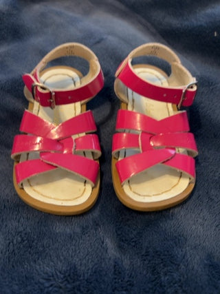 Salt Water Sandals by Hoy in a shiny hot pink patent leather Toddler 7