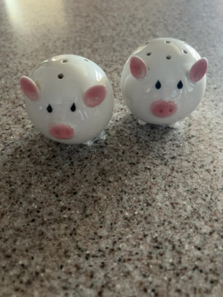VTG Josef Originals round pigs salt & pepper shaker set