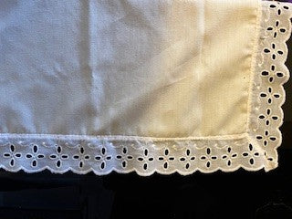 #1831 Eyelet Trim Doily