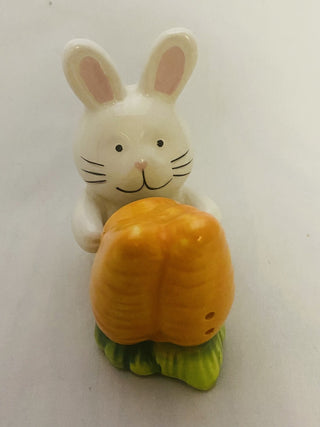 Salt & pepper shakers bunny and carrot RCD|49573