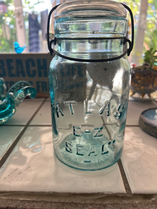 VTG blue glass canning jar W/ bail closure