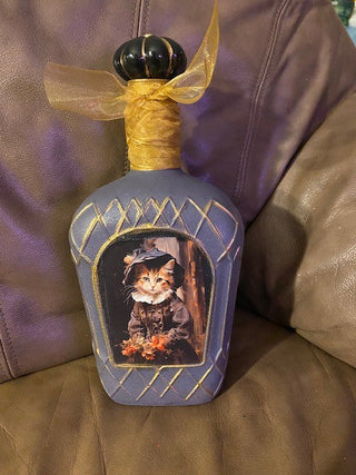 Victorian cat decor bottle