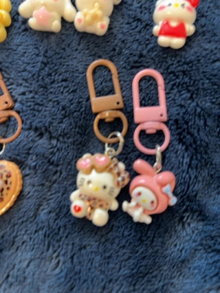 ASSRTD Sanrio Hello Kitty Keychain/Backpack Clip