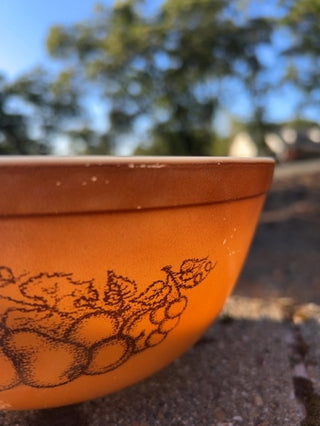 Vintage 403 PYREX "Old Orchard" 2.5qt Brown  mixing bowl