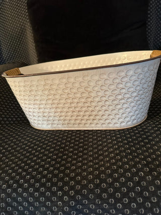Basket hammered oval tin 1 each|58631