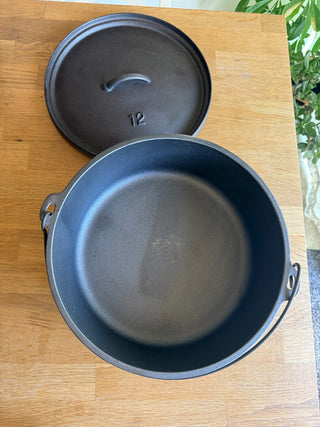 Vintage Cast Iron Dutch Oven|110813