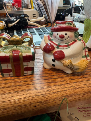 Vtg. Fitz & Floyd Plaid Xmas Salt & Pepper shakers - snowman & gift box