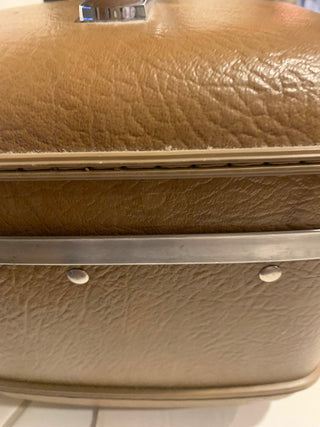 Vntg American Tourister train case brn MTS