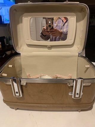 Vntg American Tourister train case brn MTS