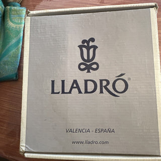 #62 VV Lladro Girl & Dog Figurine 5455 Bashful Bather MINT Condition W/ Box and orginal paper MTS|62365