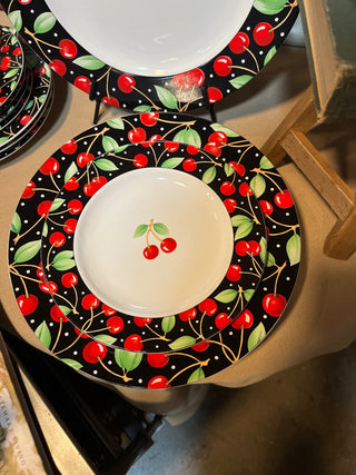 MARY ENGELBREIT "CHERRIES" SAKURA STONEWARE 1994 4 EA DINNER PLATES/SALAD PLATES, SMALL MUGS, DESERT PLATES & BOWLS NO CHIPS OR CRACKS (KJS) RCD|76254