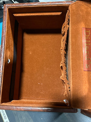 Brown Train Case. #SM.