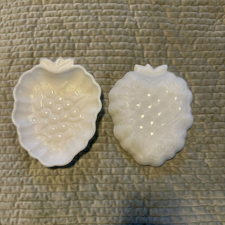 HAZEL ATLAS White Milk Glass Grape Cluster Relish Dish RCD|50314