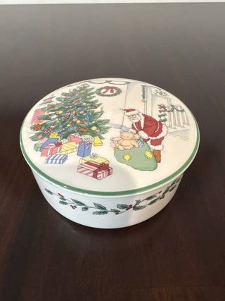 AJ - Christmas Scene Covered Bowl MTS|124772