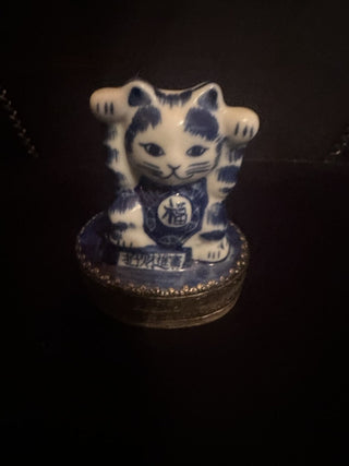 China Porcelain Blue White Cat Trinket Box Pill Snuff Box Mirrored Hello Kitty #62 VV MTS