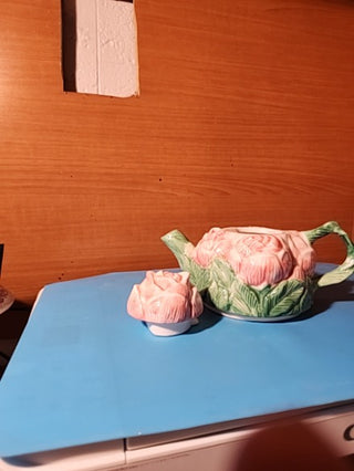 Rose tea pot