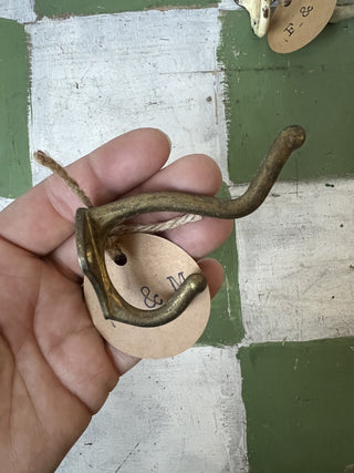 Antique brass hook/ Small|83646